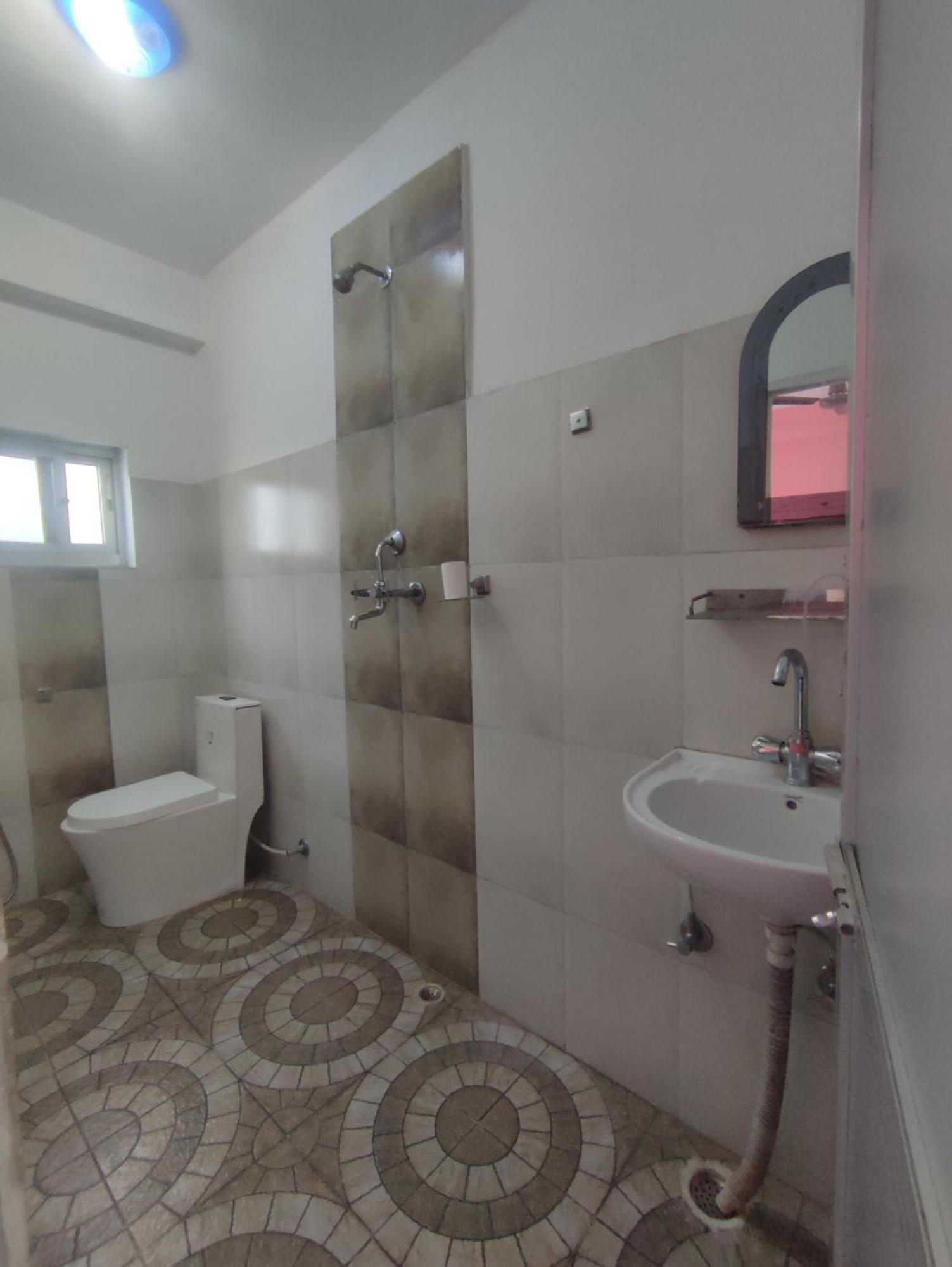 Krishna Inn Pokhara Zewnętrze zdjęcie